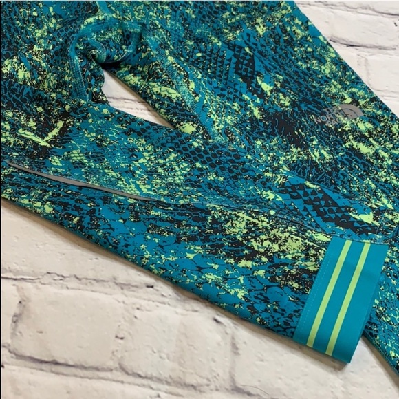 The North Face Neon Snakeskin Print Capri leggings - Picture 7 of 12